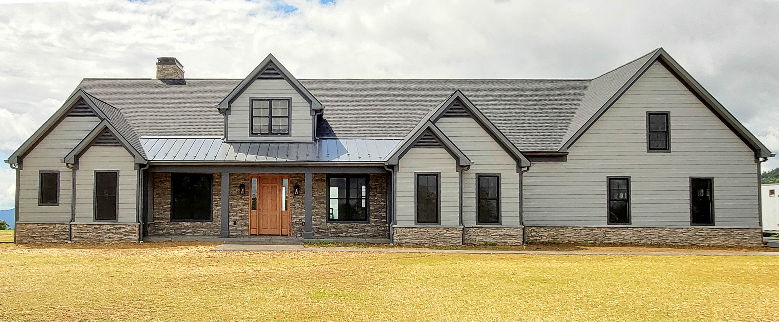 exterior of Elk Rock Manor